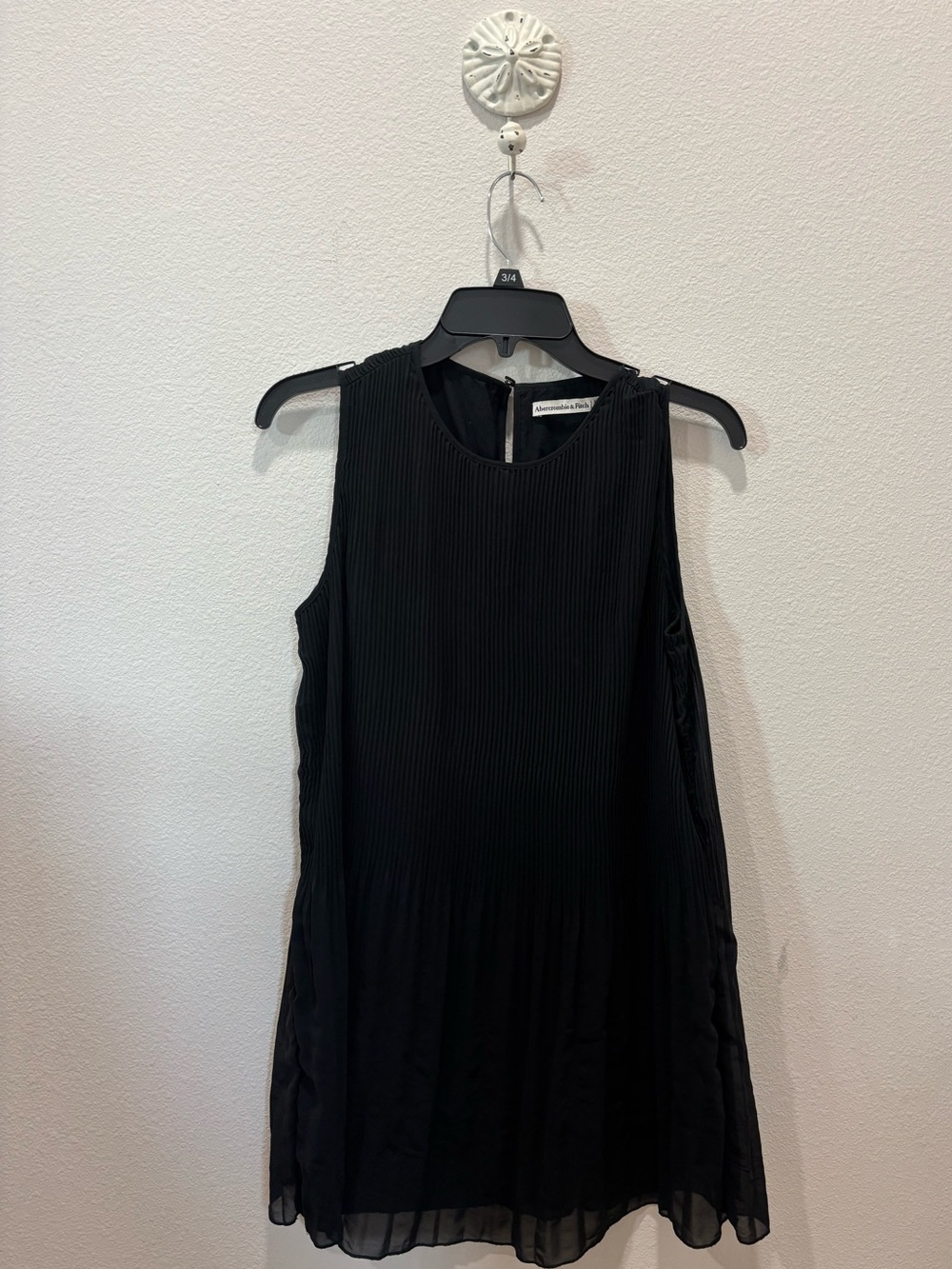 Abercrombie & Fitch Black Sleeveless Pleated A-Line Dress